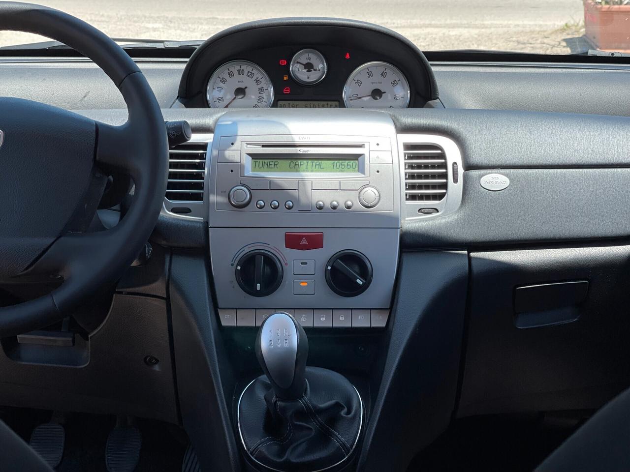 Lancia Ypsilon 1.3 MJT 75 CV Unyca