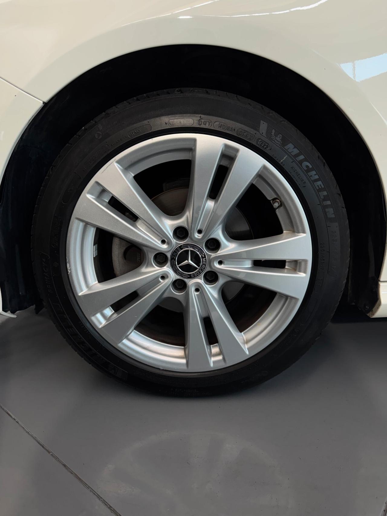 Mercedes-Benz A 180 1.5cc 109cv Bluetooth Retrocamera OK Neopatentati Finanziabile