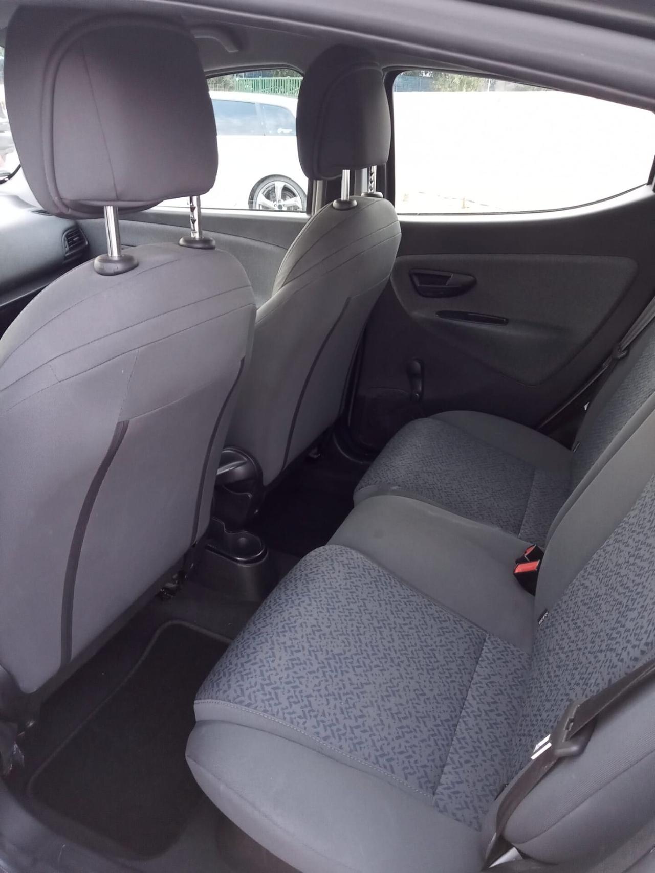 Lancia Ypsilon 1.0 FireFly 5 porte S&S Hybrid Ecochic Silver