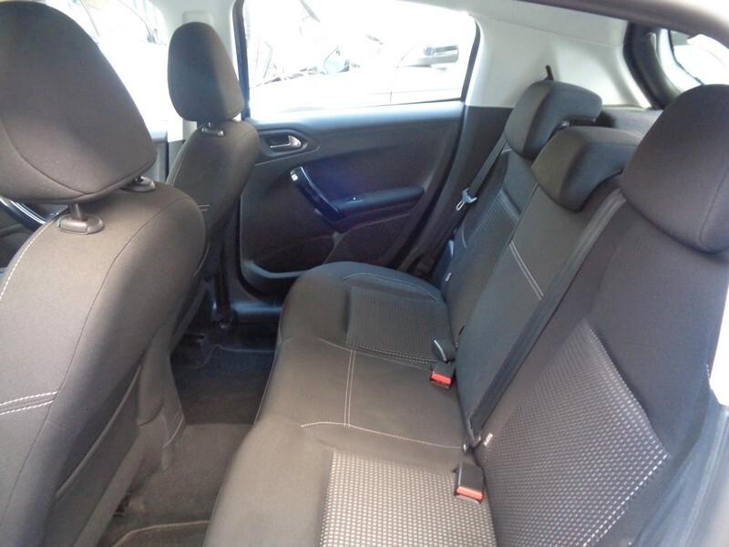 Peugeot 208 PureTech 82 5 porte Allure