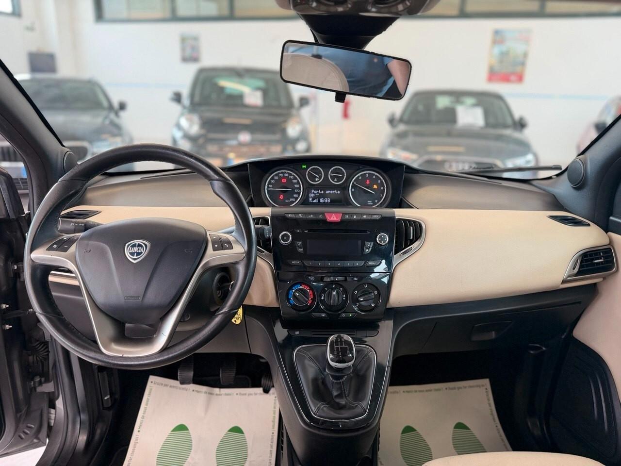 Lancia Ypsilon 0.9 TwinAir 85 CV 5 porte Metano Ecochic Silver