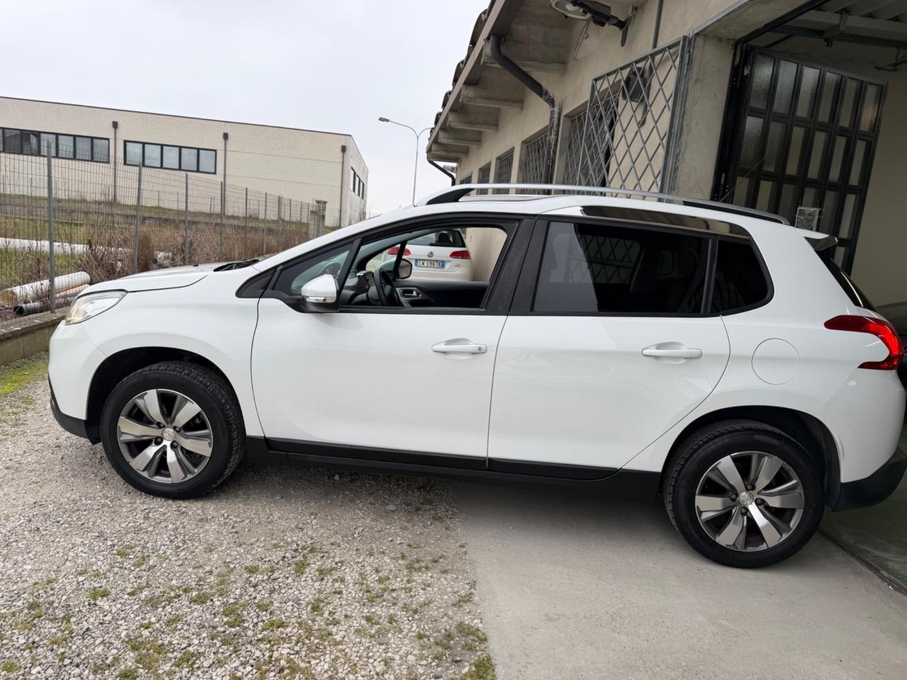 Peugeot 2008 1.2 82CV Allure