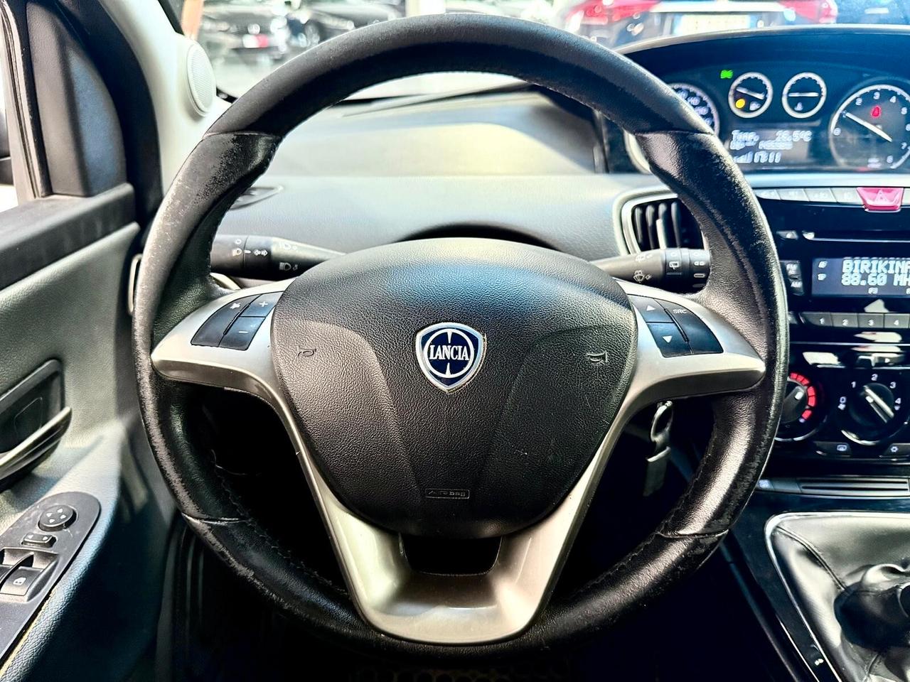 Lancia Ypsilon 0.9 TwinAir 85 CV 5 porte Metano Ecochic Gold