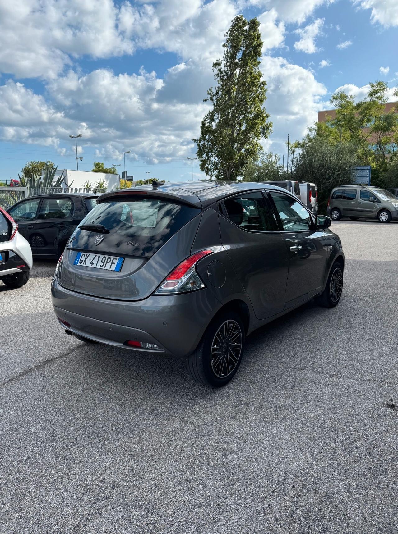 Lancia Ypsilon 1.0 FireFly 5 porte S&S Hybrid Gold