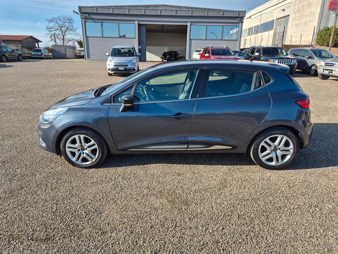 Renault Clio 1.2 75 CV 5 porte Duel