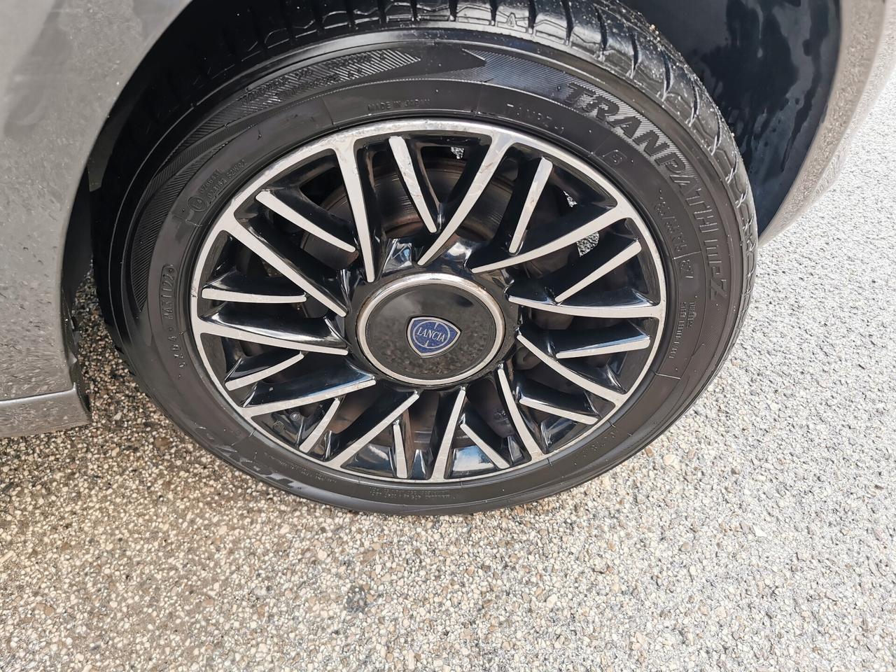 Lancia Ypsilon 0.9 TwinAir 85 CV 5 porte Metano Ecochic 30th Ann.