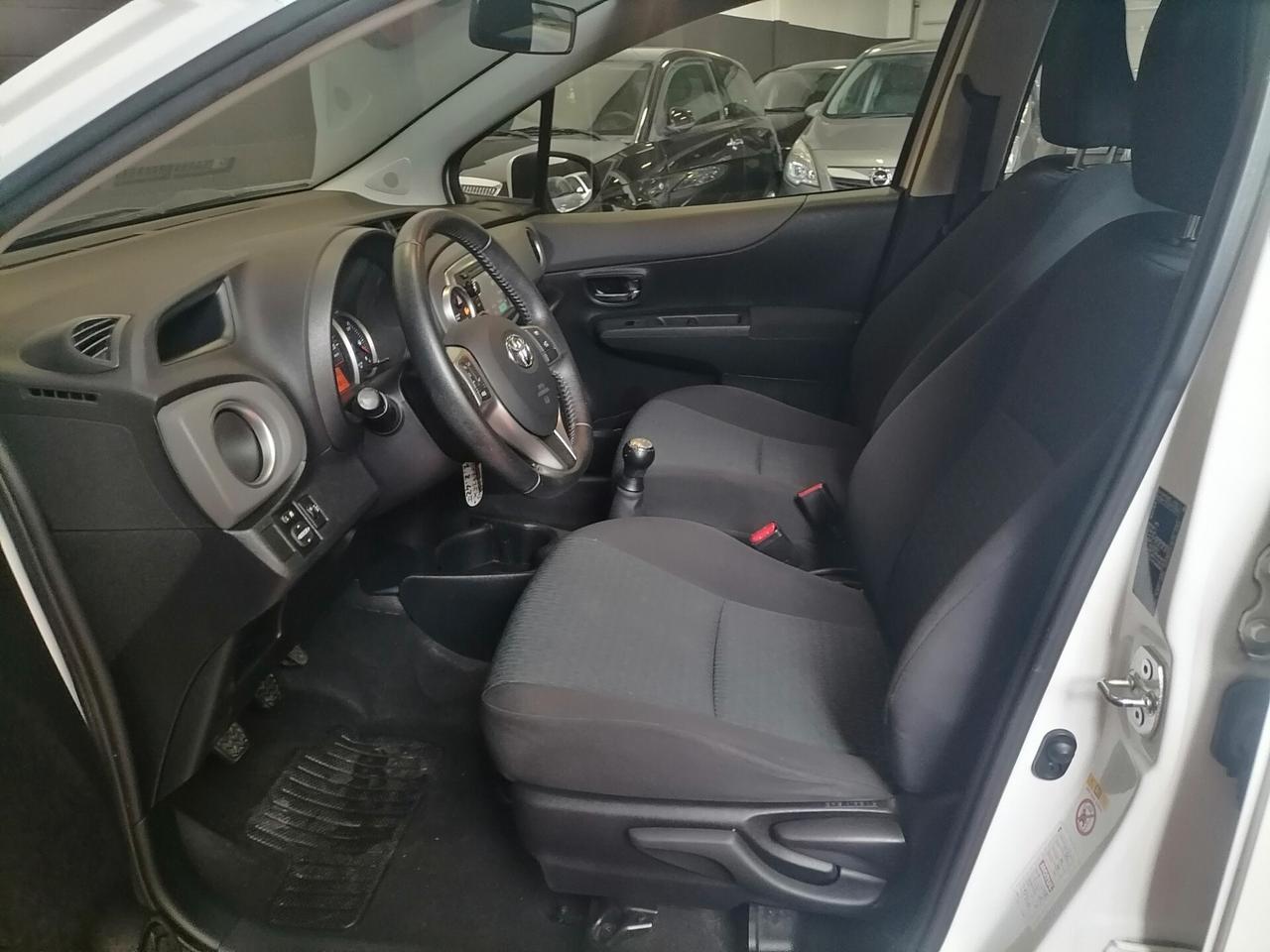 Toyota Yaris 1.0 5 porte Lounge Adatta per neopatentati