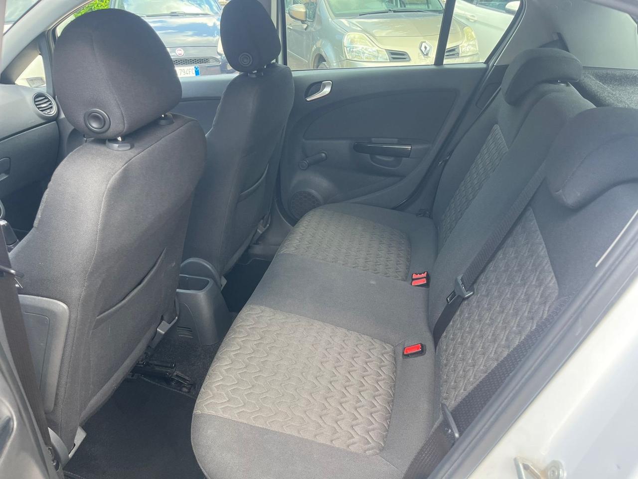 Opel Corsa 1.2 5 porte Sport