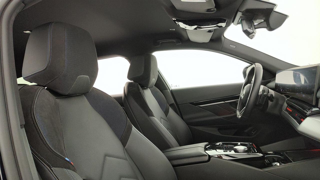 BMW Serie 5 G61 2024 Touring - 520d Touring 48V xdrive MSport Pro auto