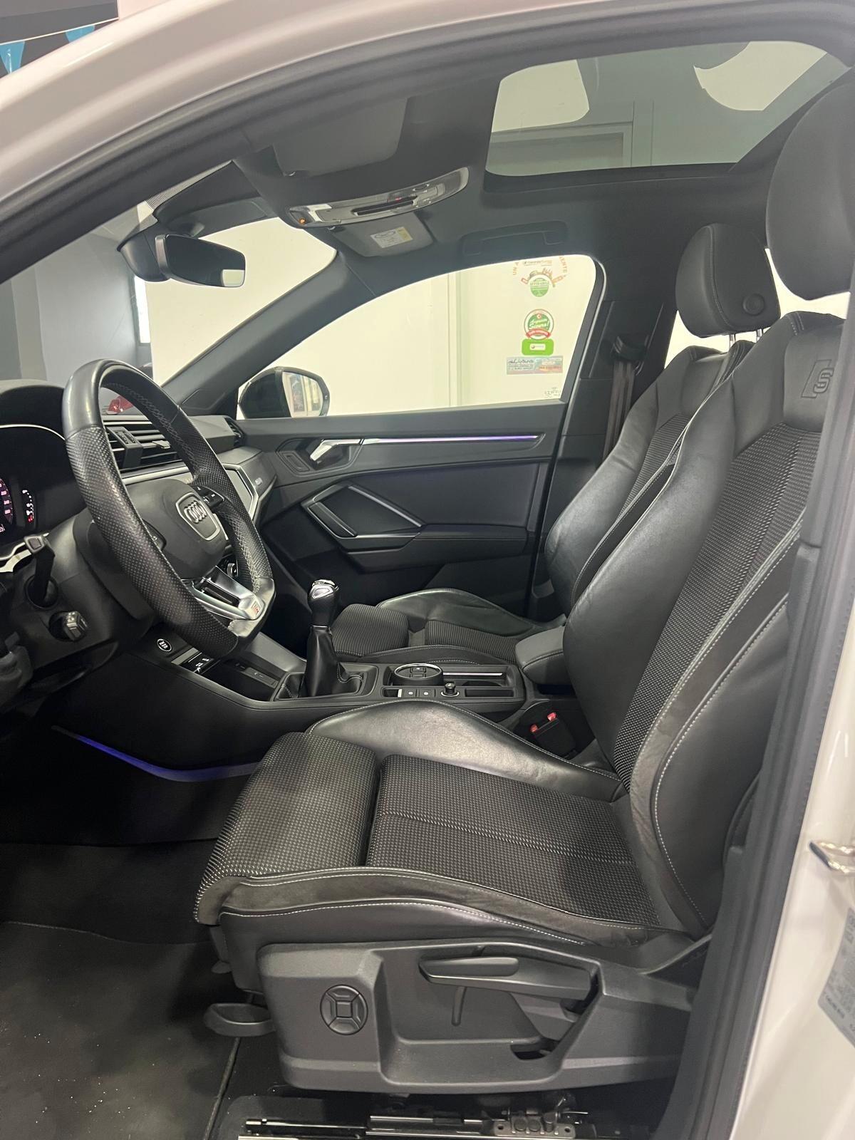 Audi Q3 35 TDI Identity Black