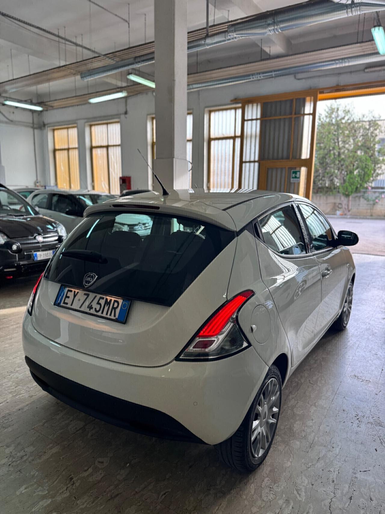 Lancia Ypsilon 1.2 69 CV 5 porte Platinum