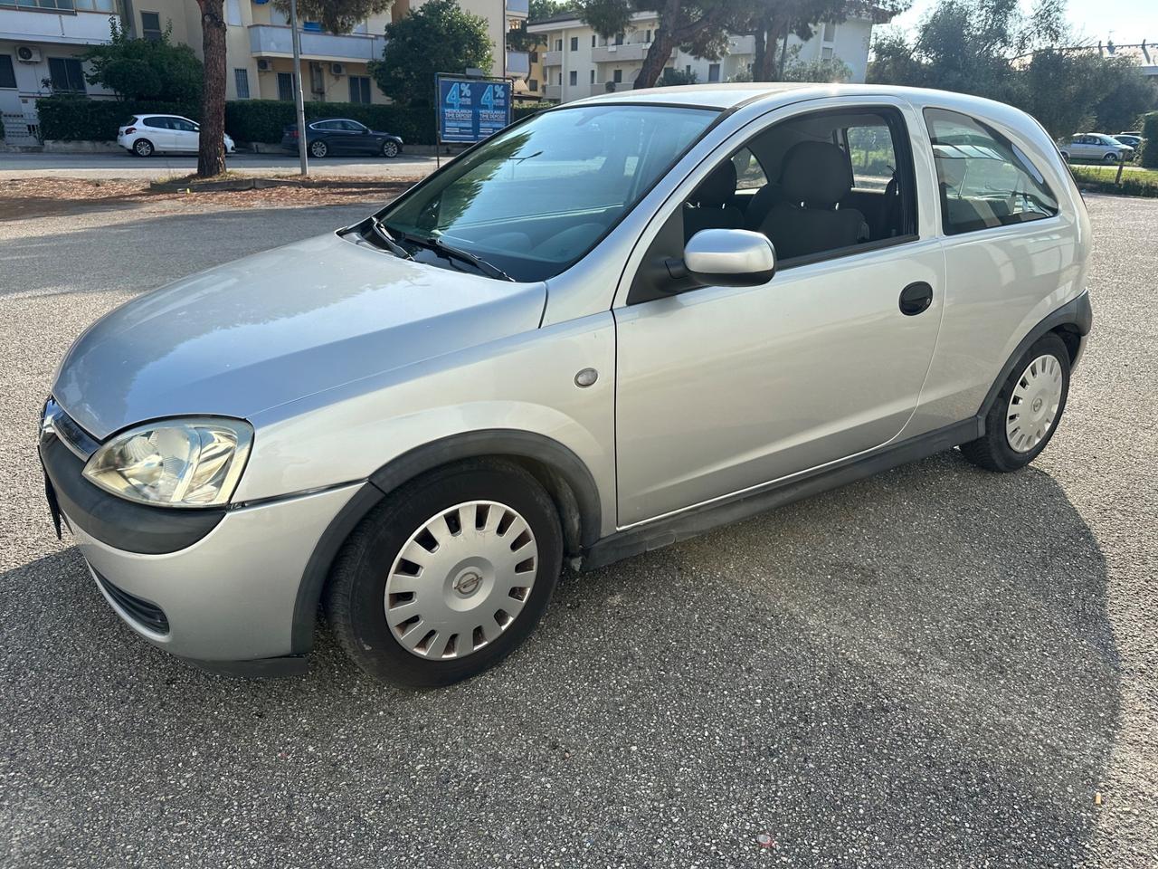 Opel Corsa 1000 benzina 2003 115.000km