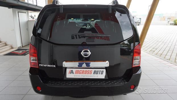 NISSAN Pathfinder 2.5 dCi LE