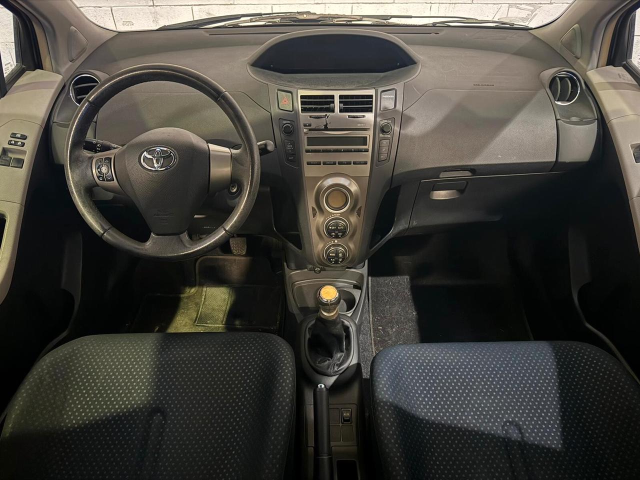 Toyota Yaris 1.0 5 porte Sol