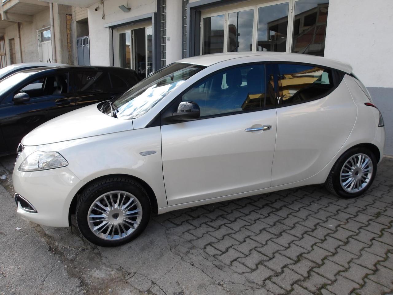 Lancia Ypsilon 5 Porte Ypsilon 1.2 8v Silver s&s 69cv