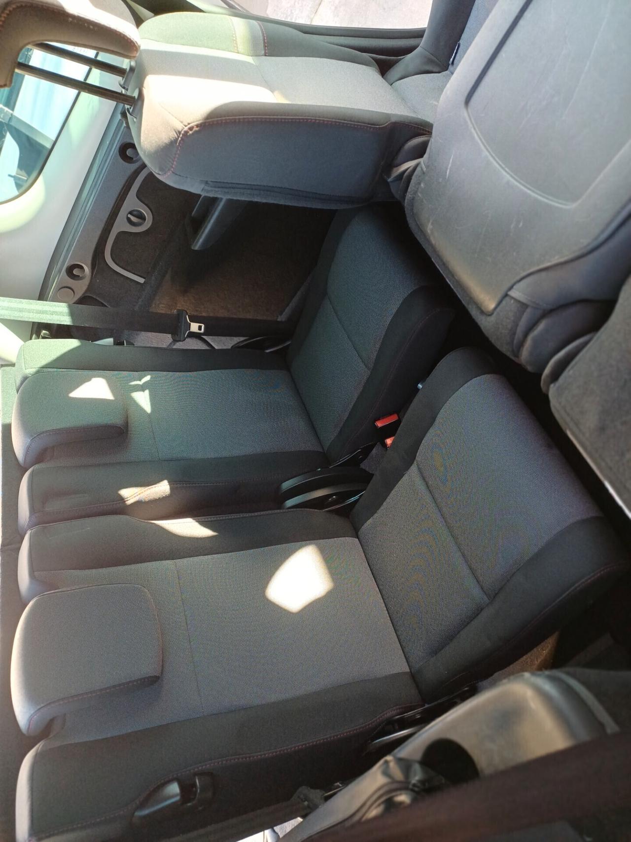 Renault Scenic dCi 110 CV (7 posti)
