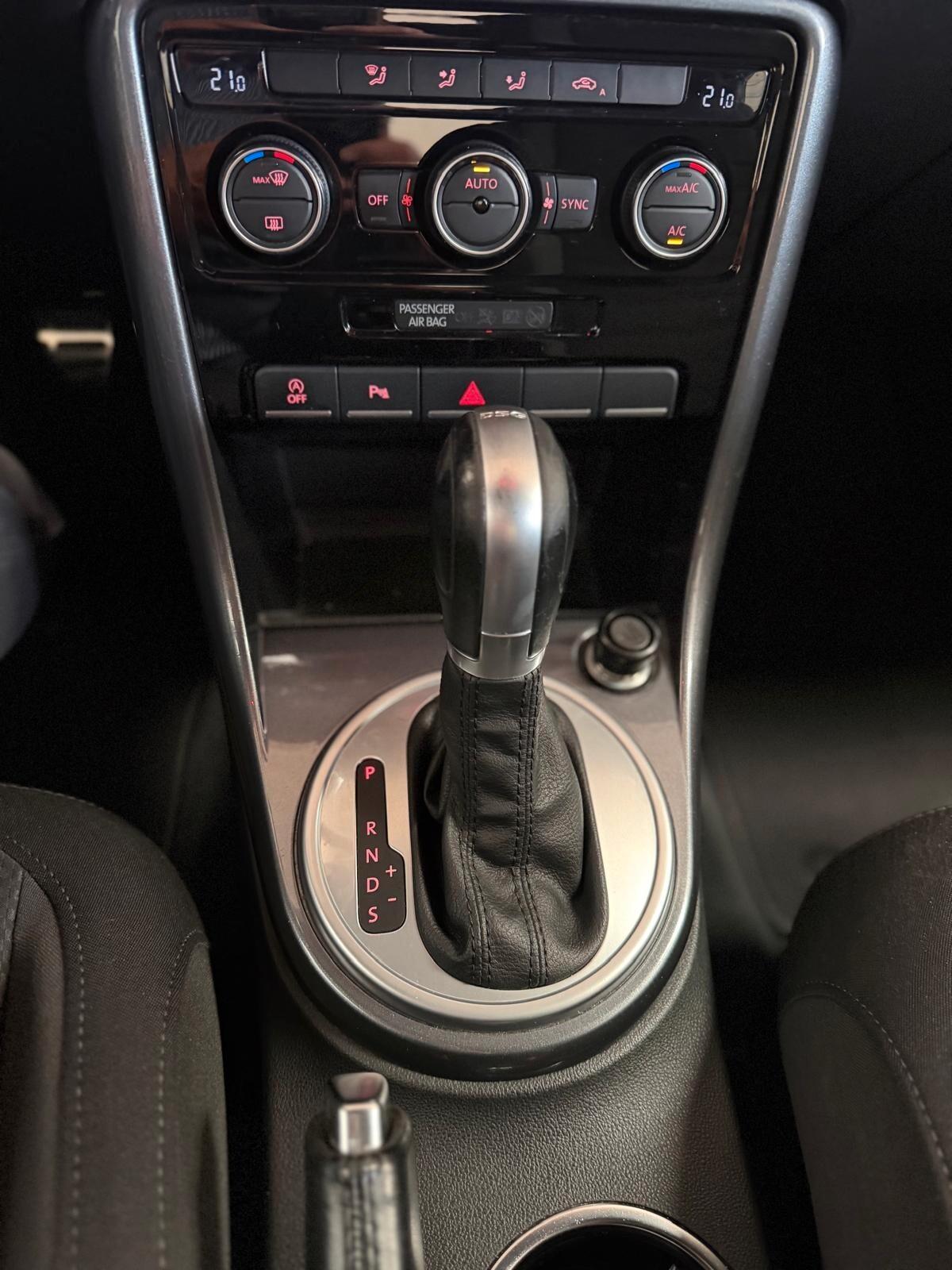 Volkswagen Maggiolino Cabrio Sport R Line 1.4 TSI 150cv dsg-LEGGI SOTTO