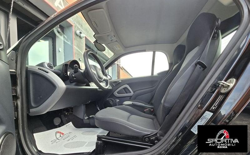 smart fortwo 69000KM TOTAL BLACK UNIPRO!