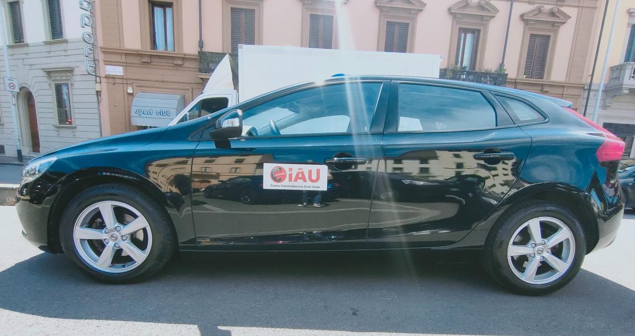 Volvo V40 D2 Kinetic Neopatentati