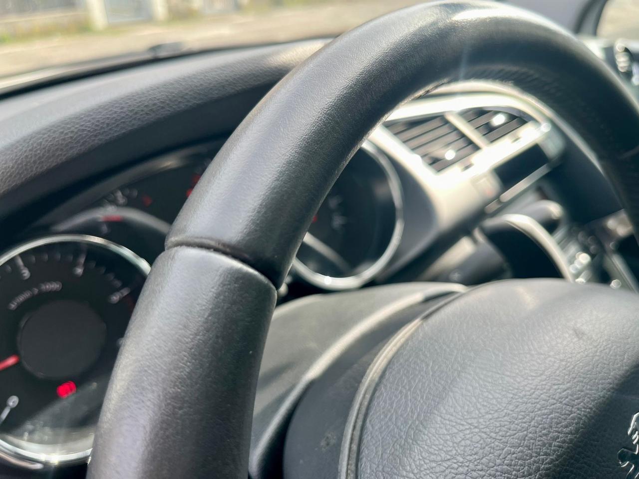 Peugeot 3008 1.6hdi 2012 118.000km cambio robotizzato perfetta