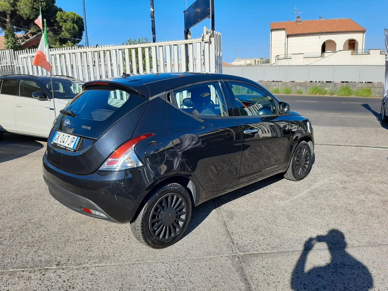 Lancia Ypsilon 1.0 FireFly 5 porte S&S Hybrid Ecochic UnYca