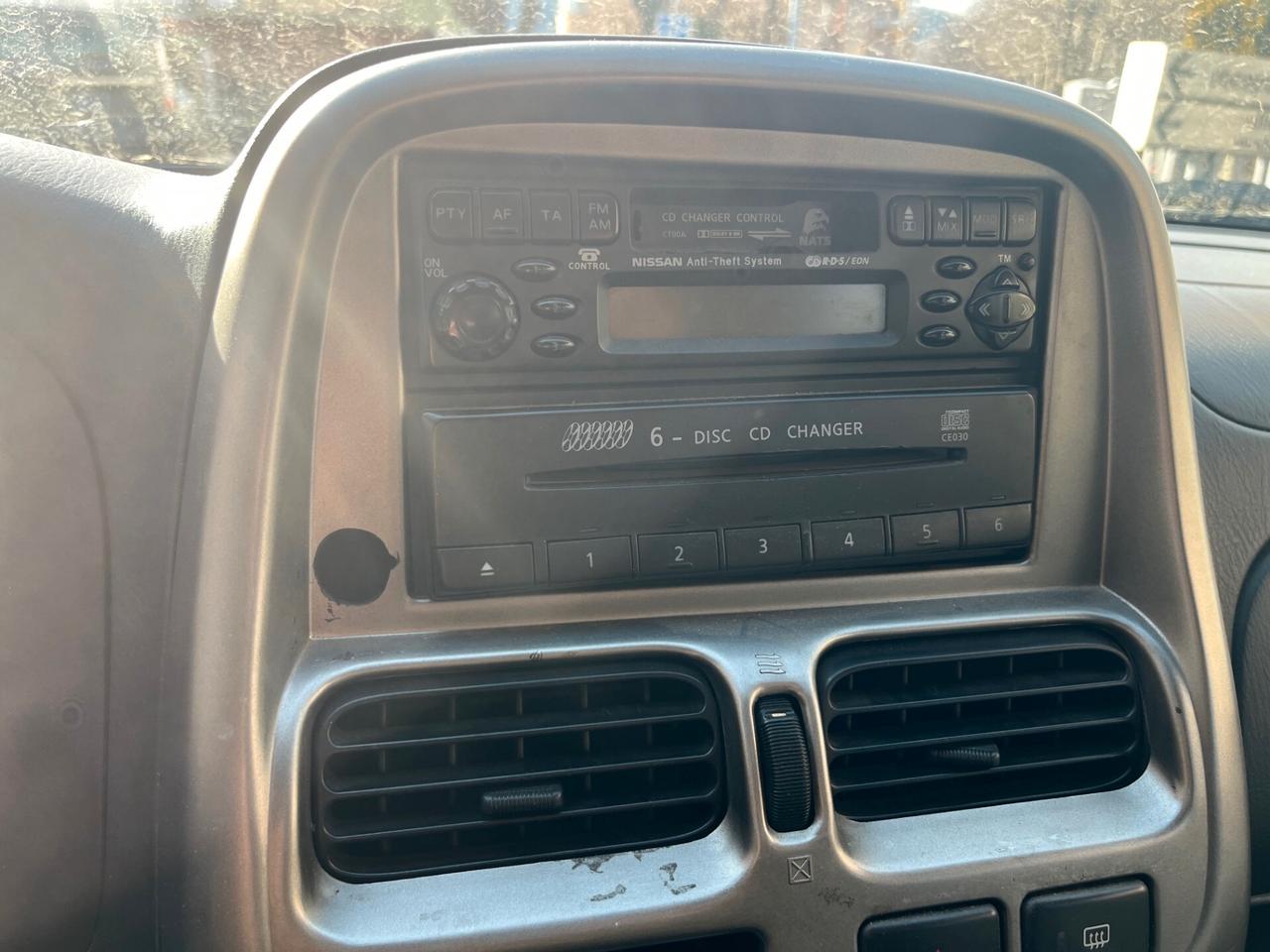 Nissan Navara 2.5D DOPPIA CABINA HARD TOP