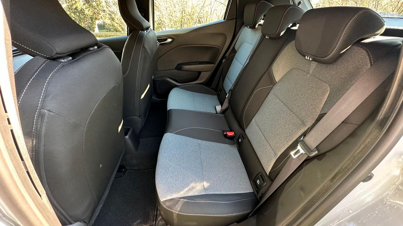 Renault Clio TCe 90 CV 5 porte Evolution 2025 solo 9.400KM LEGGI TESTO