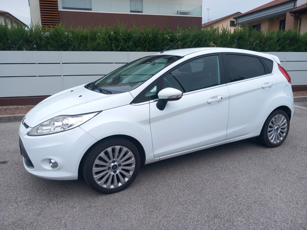 Ford Fiesta 1.4 5 porte Bz.- GPL Titanium unico proprietario