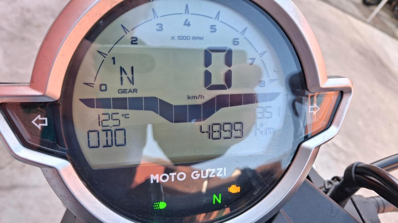 Moto Guzzi V9 bopper
