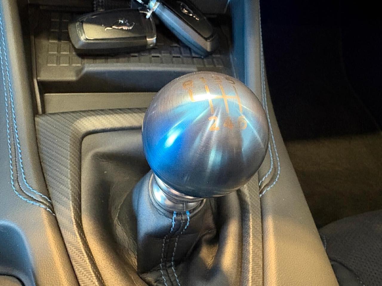 Ford Mustang Fastback DARK HORSE 5.0 V8 453 CV 6mt