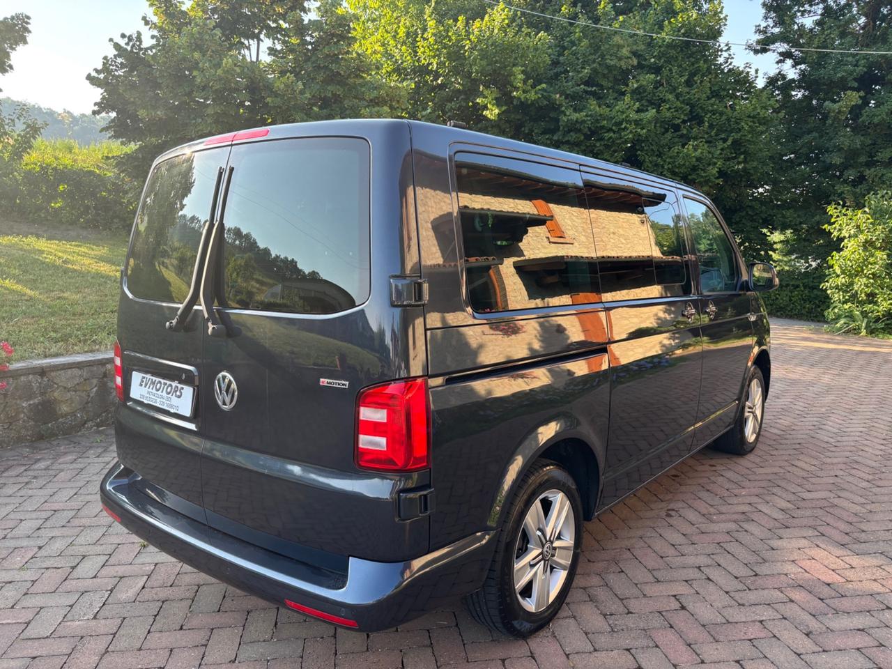 Volkswagen Caravelle 2.0 TDI 204CV DSG 4 Motion 8 Posti