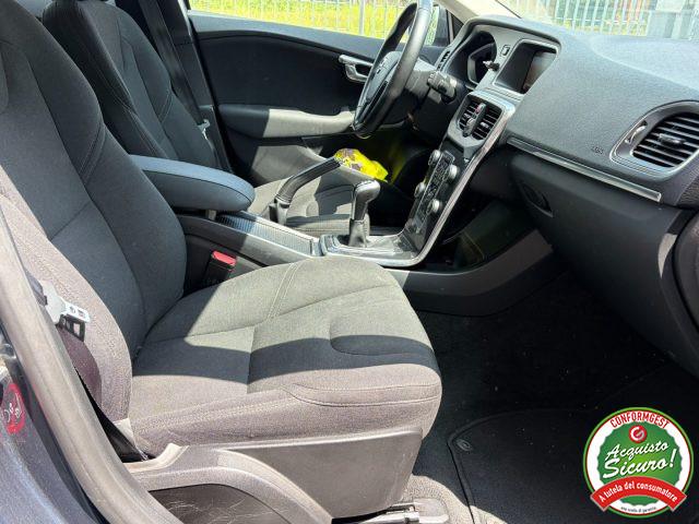 VOLVO V40 Momentum D2