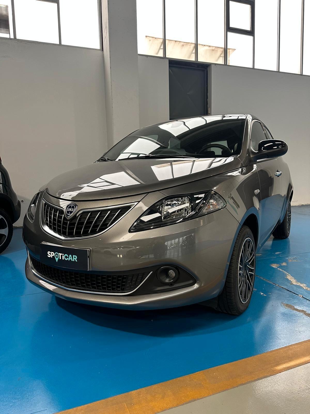 Lancia Ypsilon 1.0 FireFly 5 porte S&S Hybrid Platino