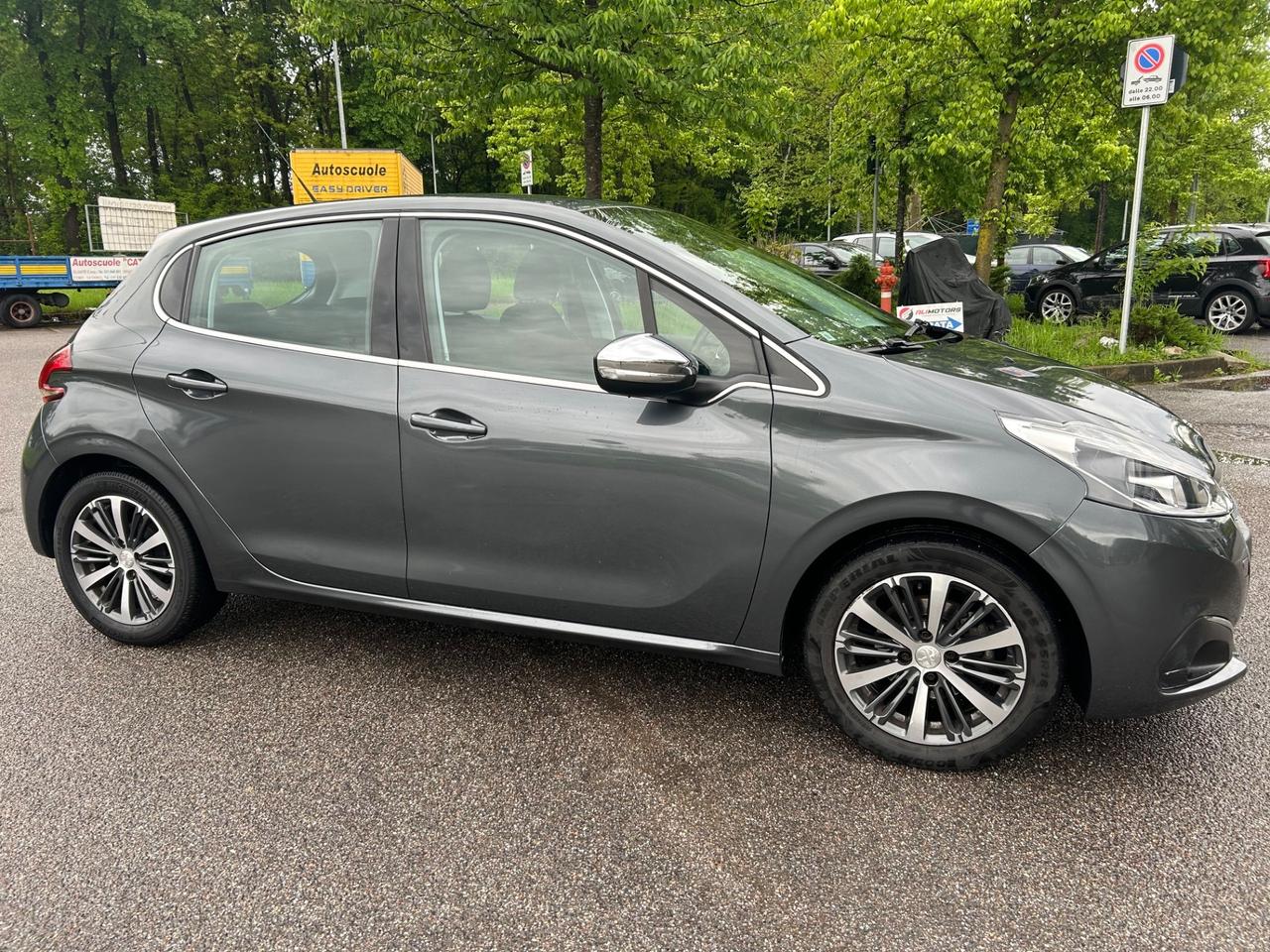 Peugeot 208 PureTech 82 5 porte Allure*Solo 82000 Km *