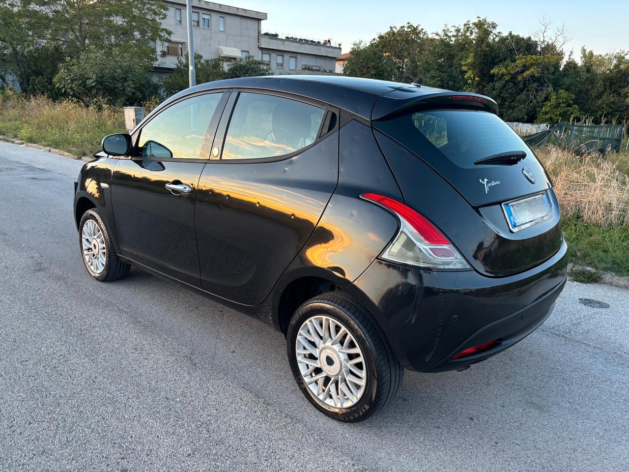 Lancia Ypsilon Metano Ecochic Gold x NEOPATENTATI GRANDINATA