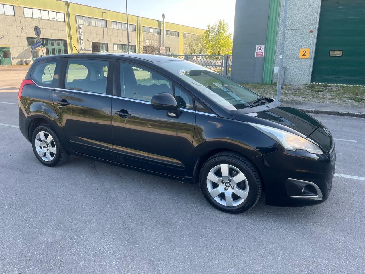 Peugeot 5008 1.6 HDi 115CV Business 7 POSTI