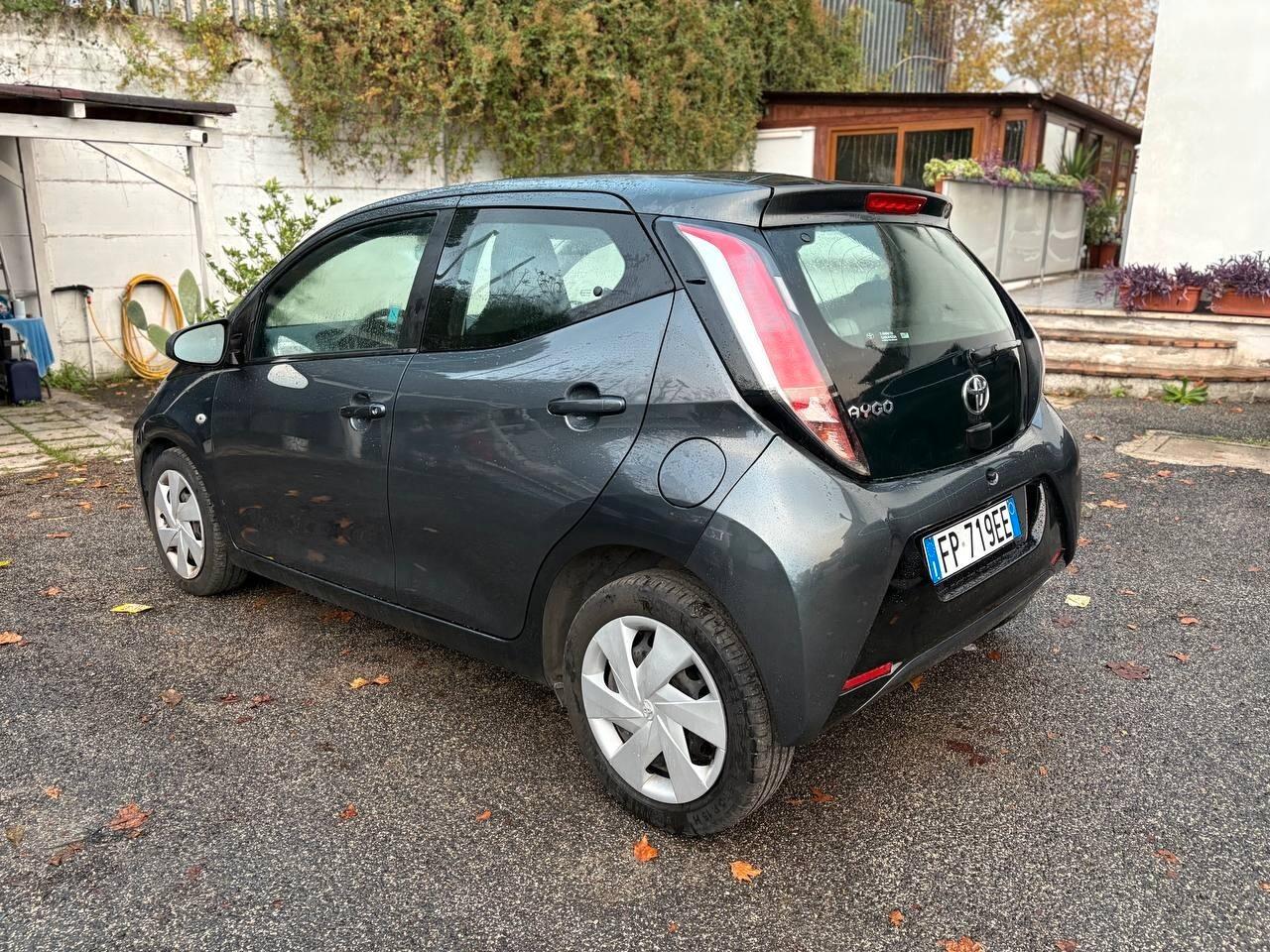 Toyota Aygo 1.0 VVT-i 69 CV 5 porte x-cool TSS