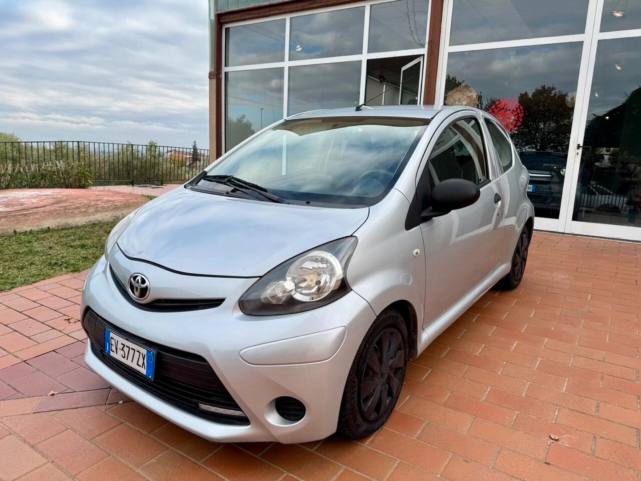 Toyota Aygo 1.0 12V VVT-i 3 porte Lounge Connect da 100 euro al mese