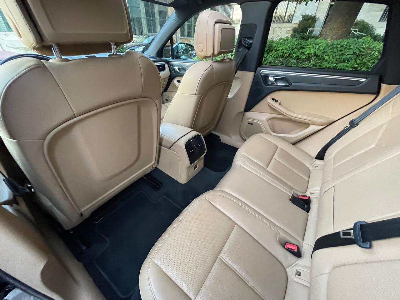 Porsche Macan -- 2.0 #7143