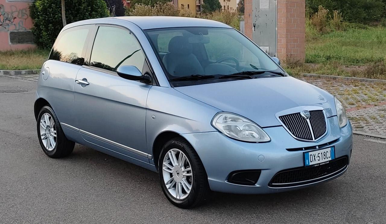 Lancia Ypsilon 1.3 MJT 90 CV Platino