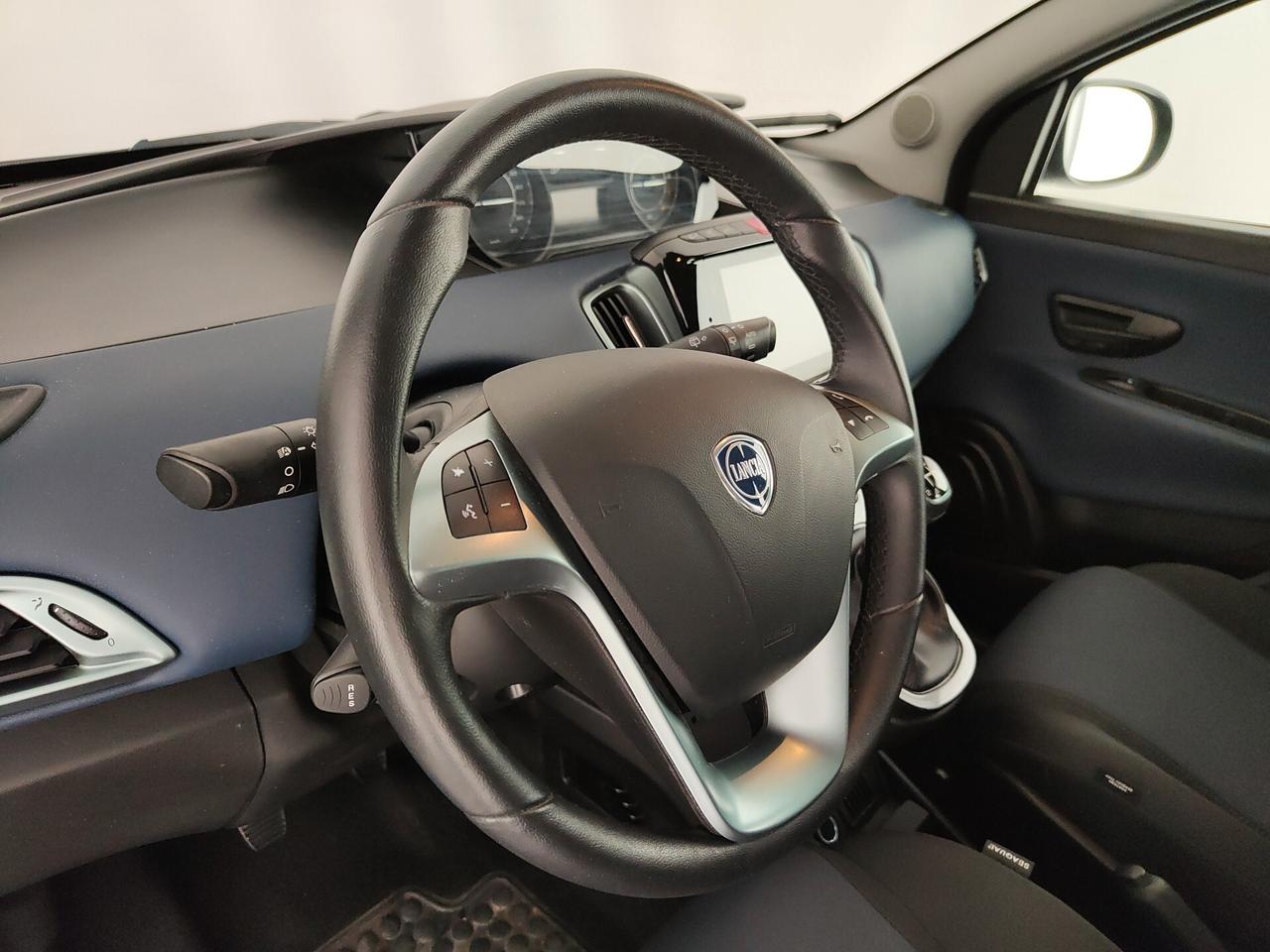 Lancia Ypsilon 1.0 FireFly 5 porte S&S Hybrid Platino