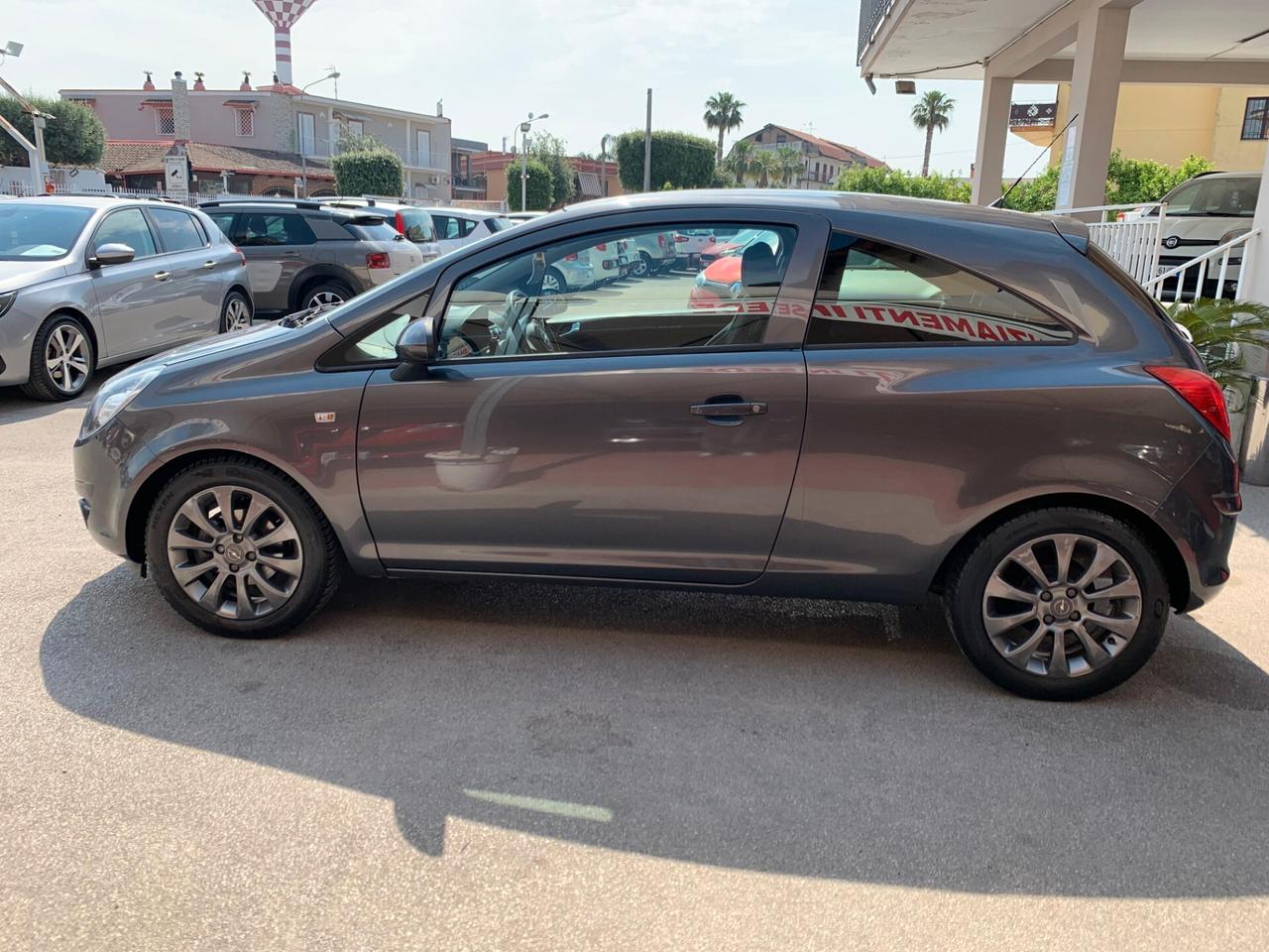 Opel Corsa 1.2 3 porte Club