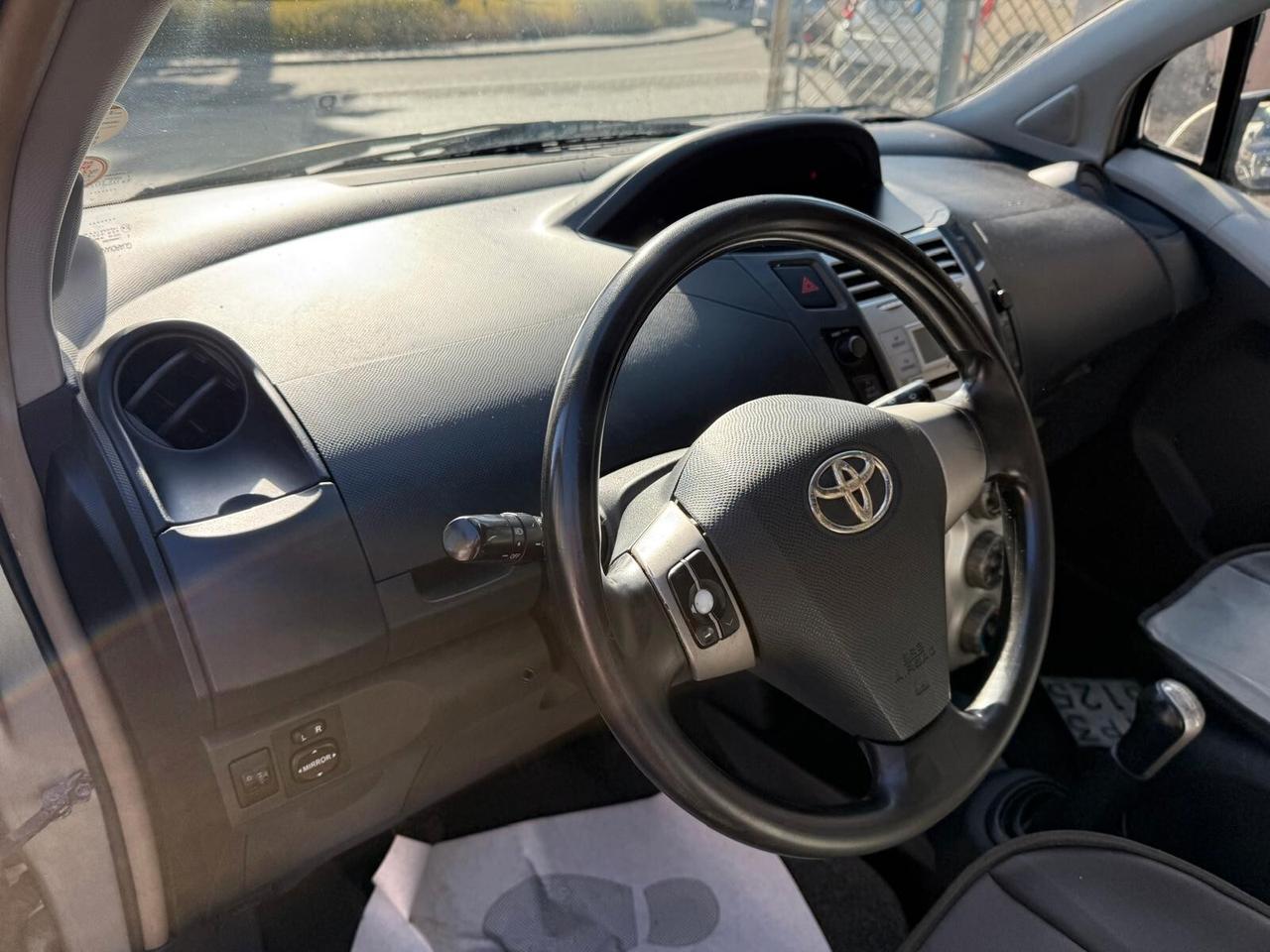 Toyota Yaris 1.0 5 porte Sol