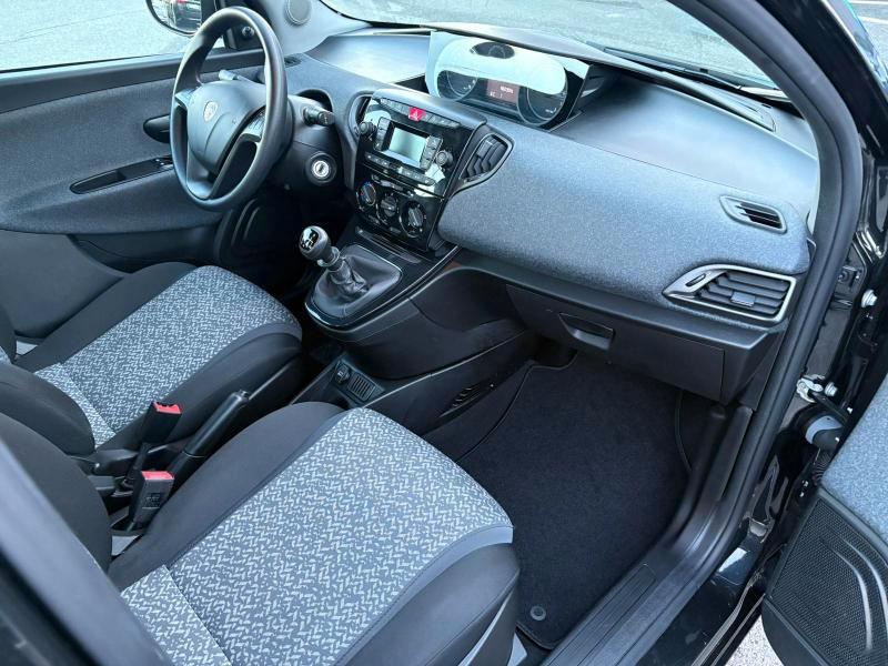 Lancia Ypsilon 1.0 firefly hybrid Gold s&s 70cv ADATTA NEOPATENTATI