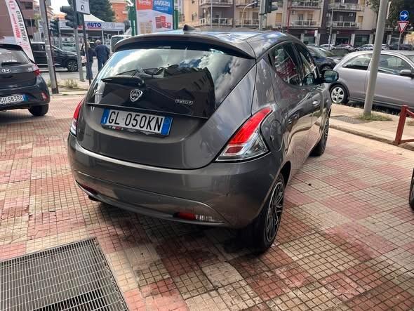 Lancia Ypsilon 1.0 FireFly 5 porte S&S Hybrid Ecochic Gold