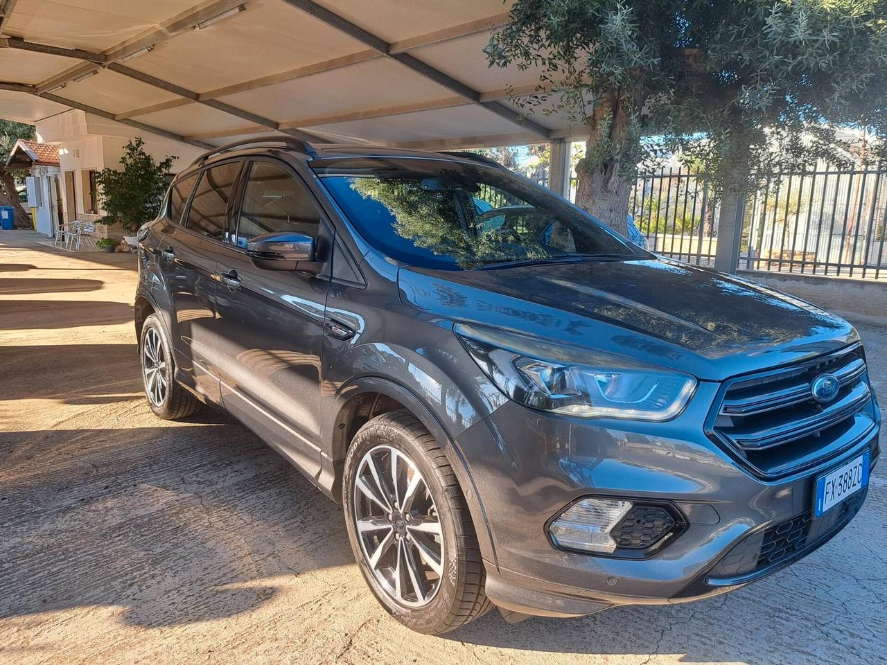 Ford Kuga 1.5 TDCI 120 CV S&S 2WD ST-Line