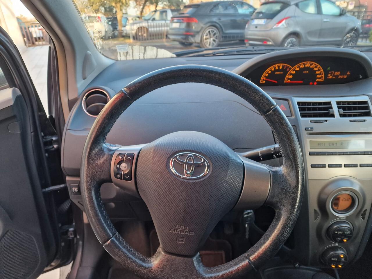 Toyota Yaris 1.0 5 porte Sol