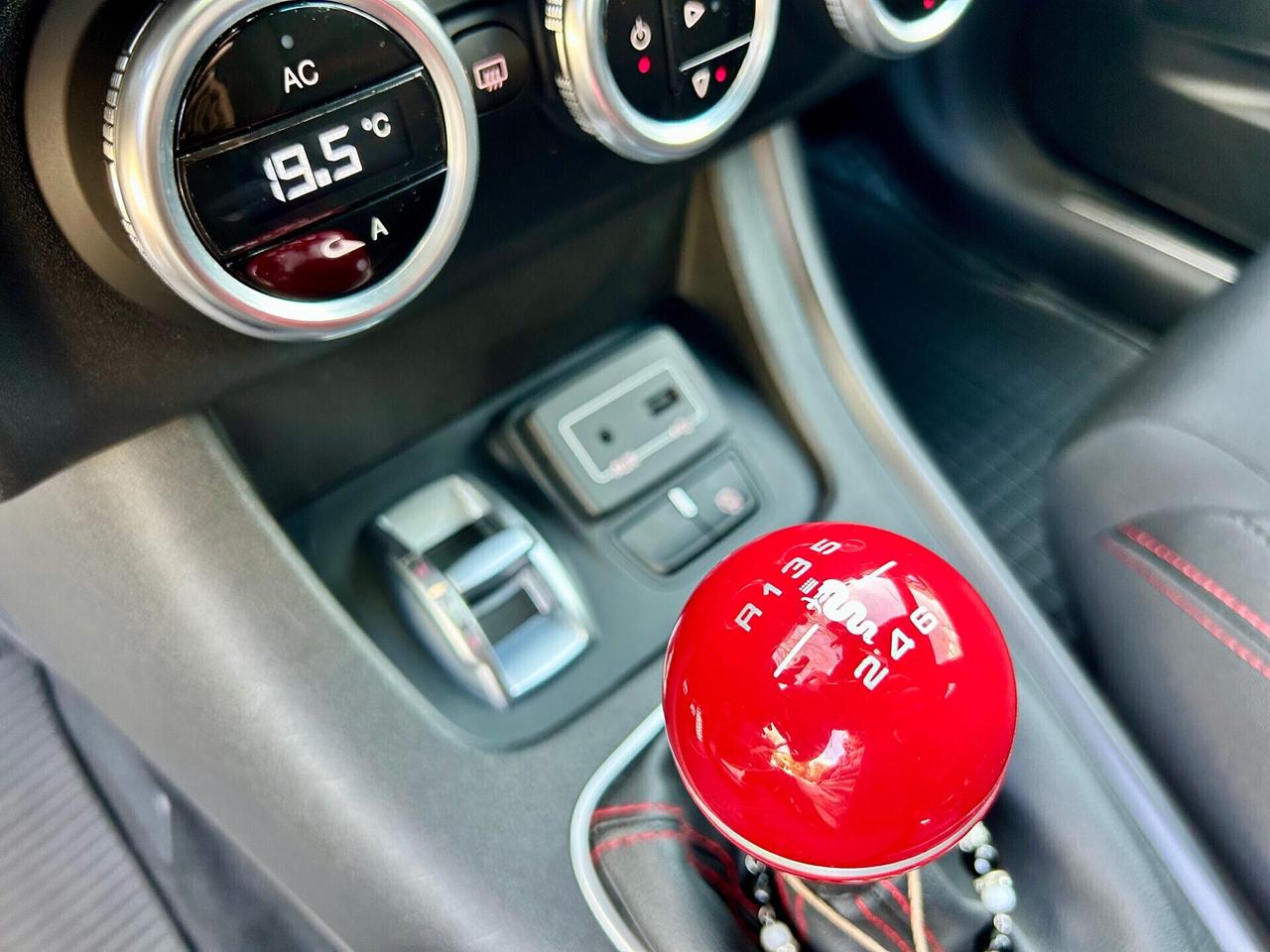 Alfa Romeo Giulietta 1.6 JTDm - CARBON EDITION !!
