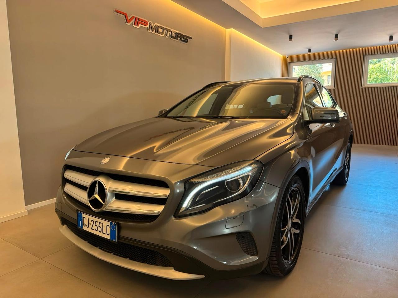 MERCEDES GLA 200 D PREMIUM FULL OPTIONAL RESTYLING