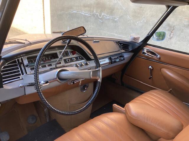 Citroen DS 21 Pallas semiautomatica cruscotto ad onda bicolore anno 1968 targa oro ASI